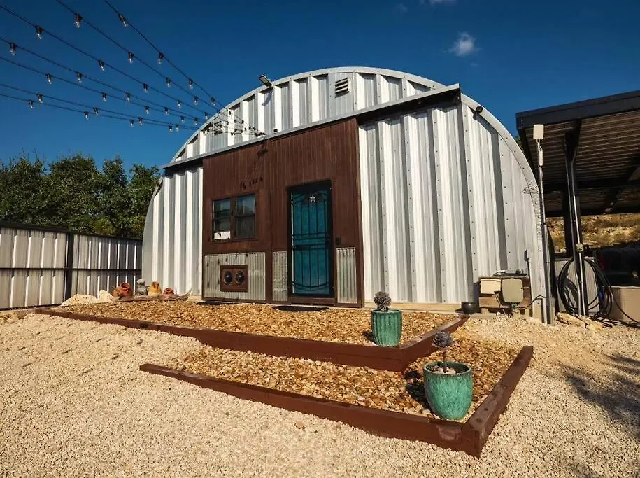 Hill Country Hangar With Hottub, 7 Minutes From The River And *