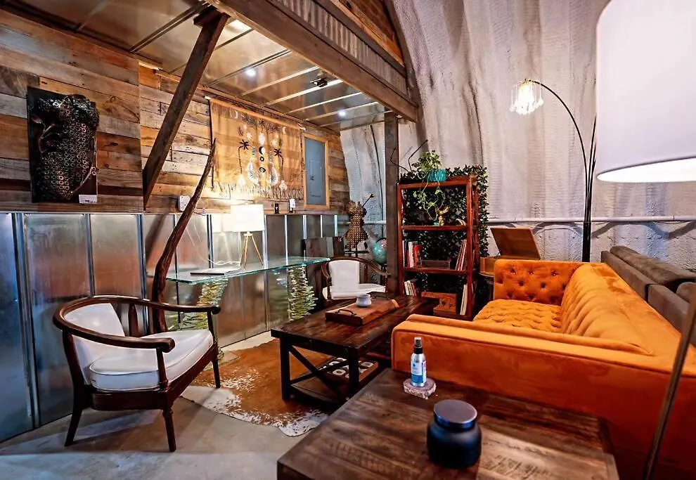 Hill Country Hangar With Hottub, 7 Minutes From The River And Canyon Lake