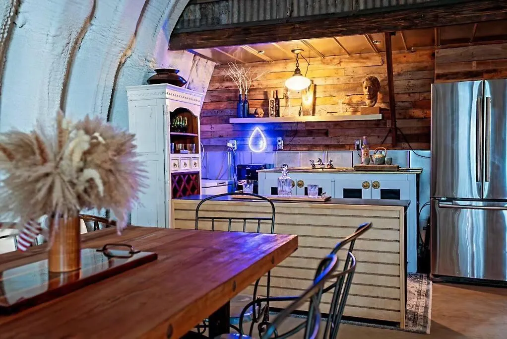Holiday home Hill Country Hangar With Hottub, 7 Minutes From The River And