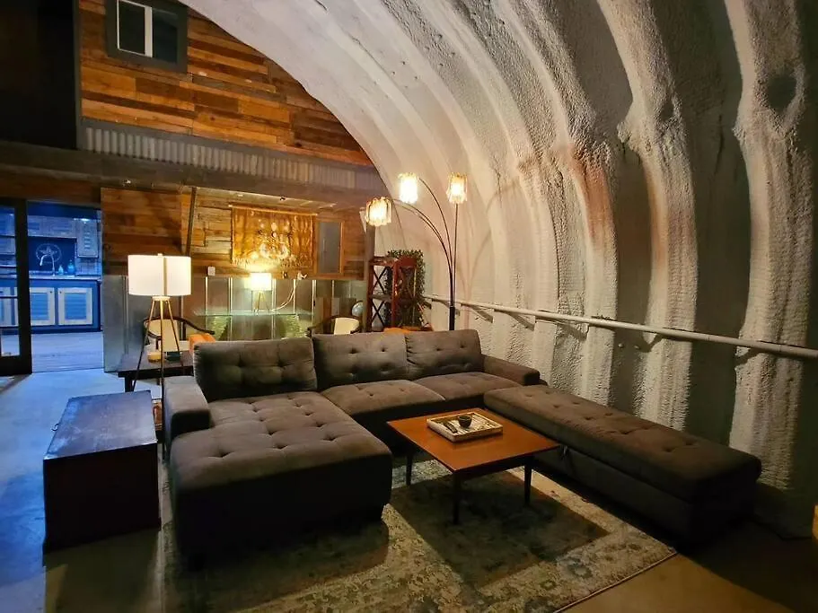 Hill Country Hangar With Hottub, 7 Minutes From The River And Holiday home *