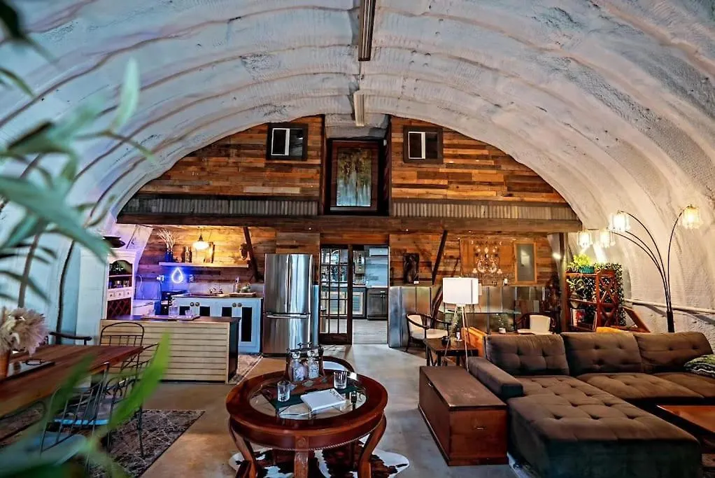 Holiday home Hill Country Hangar With Hottub, 7 Minutes From The River And *
