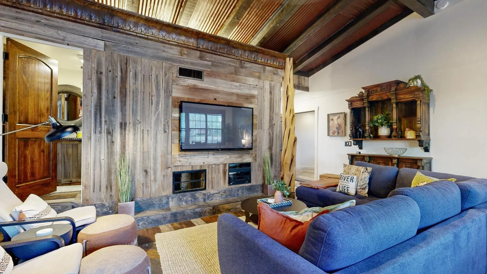 Old Goast House * Canyon Lake