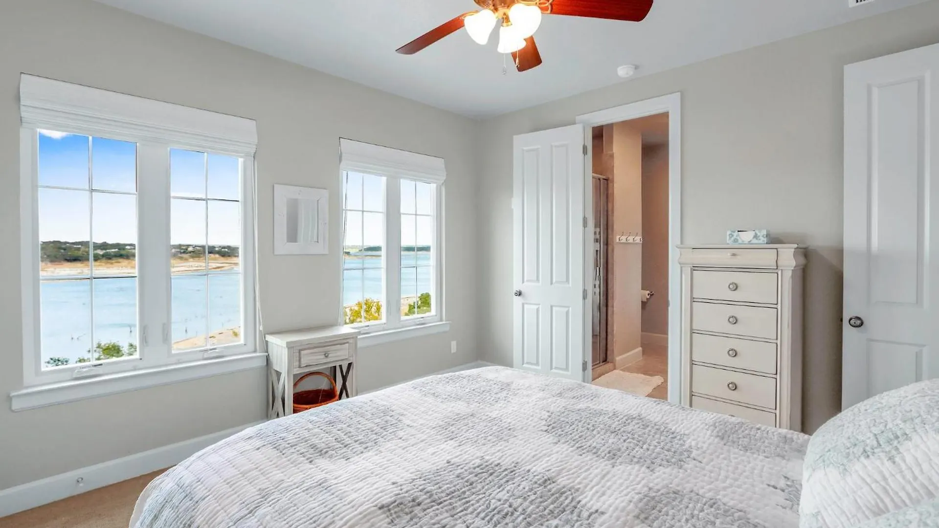 Lakeside Dreamhouse بيت للعطل *
