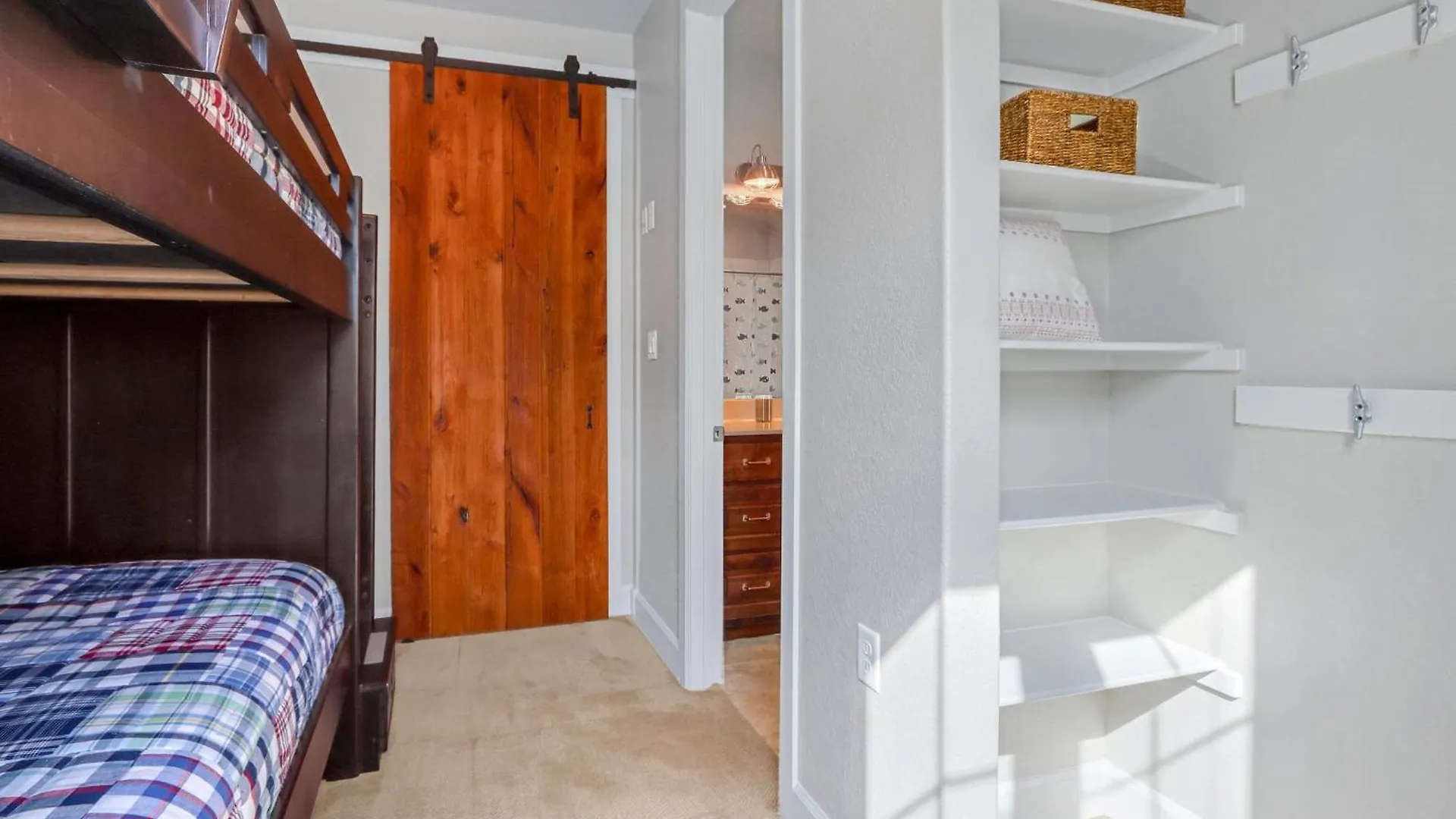بيت للعطل Lakeside Dreamhouse *