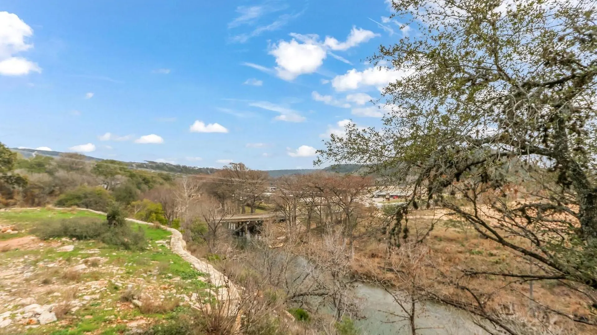Rick's River Haus * Canyon Lake