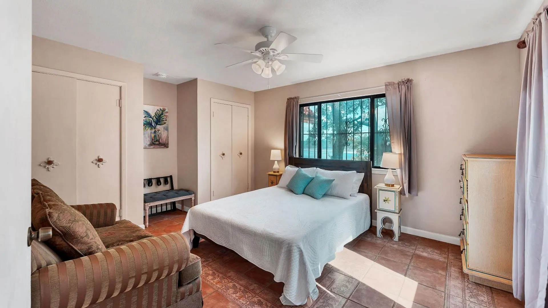 Hacienda Vista * Canyon Lake
