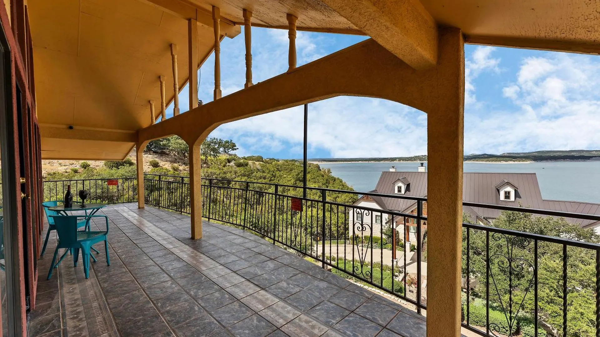 Hacienda Vista * Canyon Lake