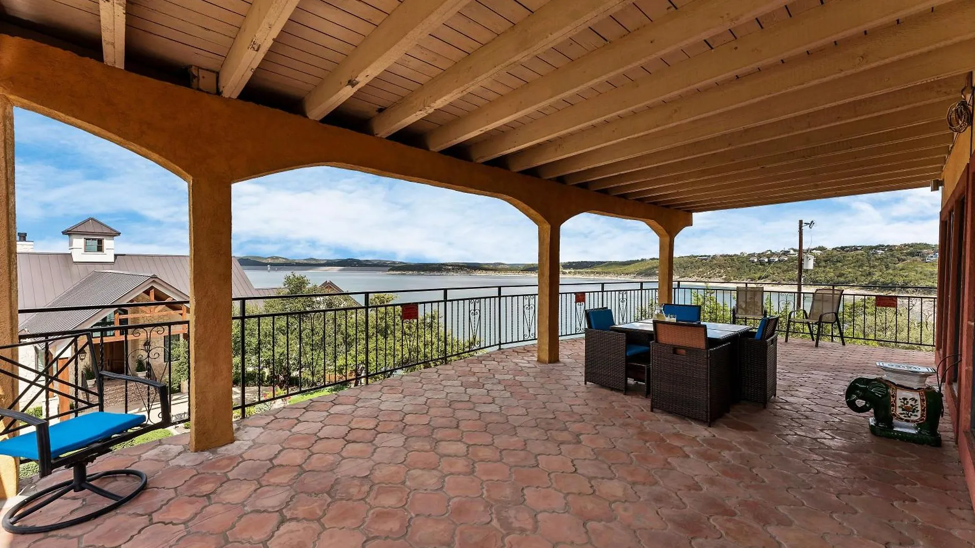 Hacienda Vista * Canyon Lake