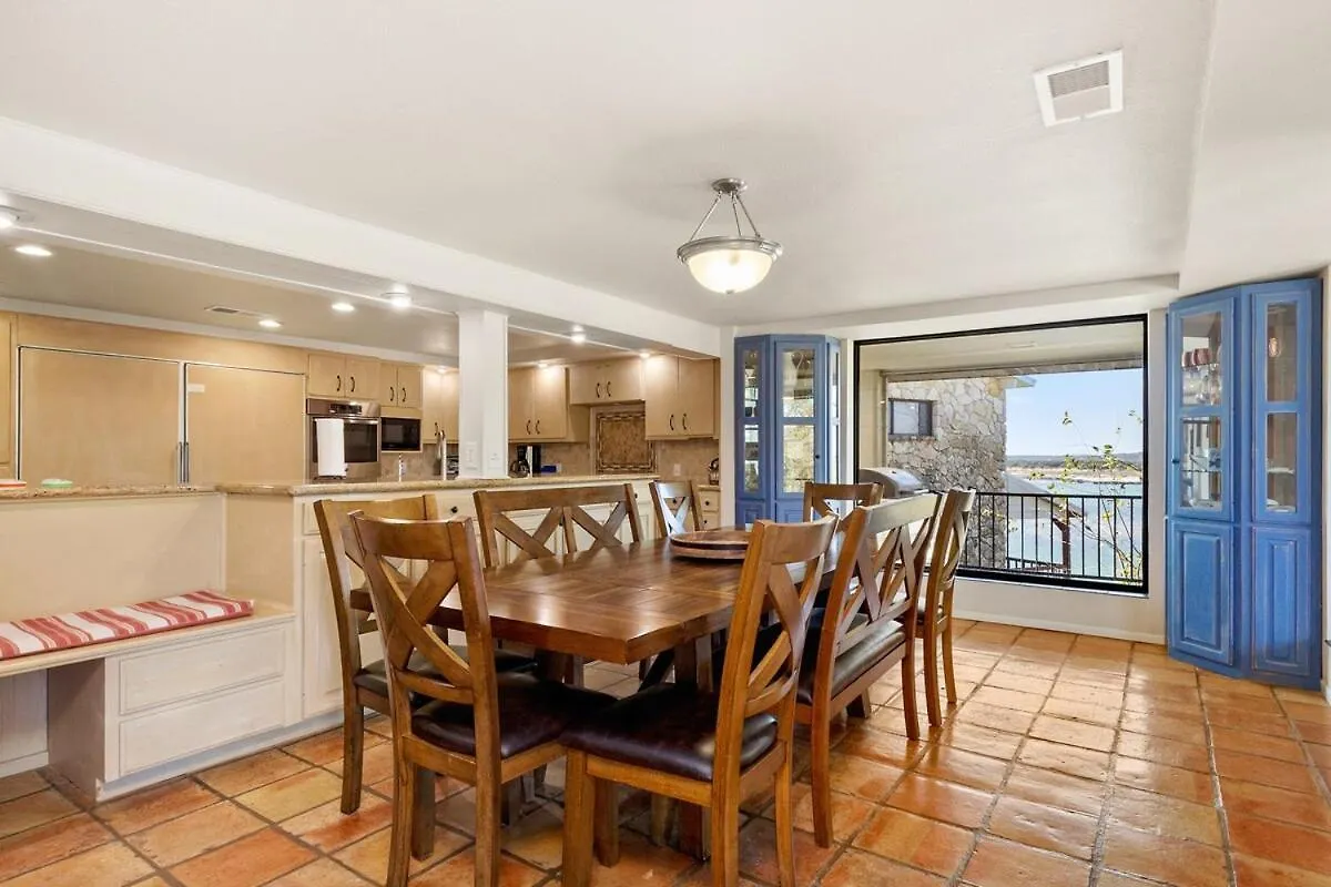 Serenity Point On Canyon Lake-lakefront-pool-fire Pit-pool Table Holiday home *