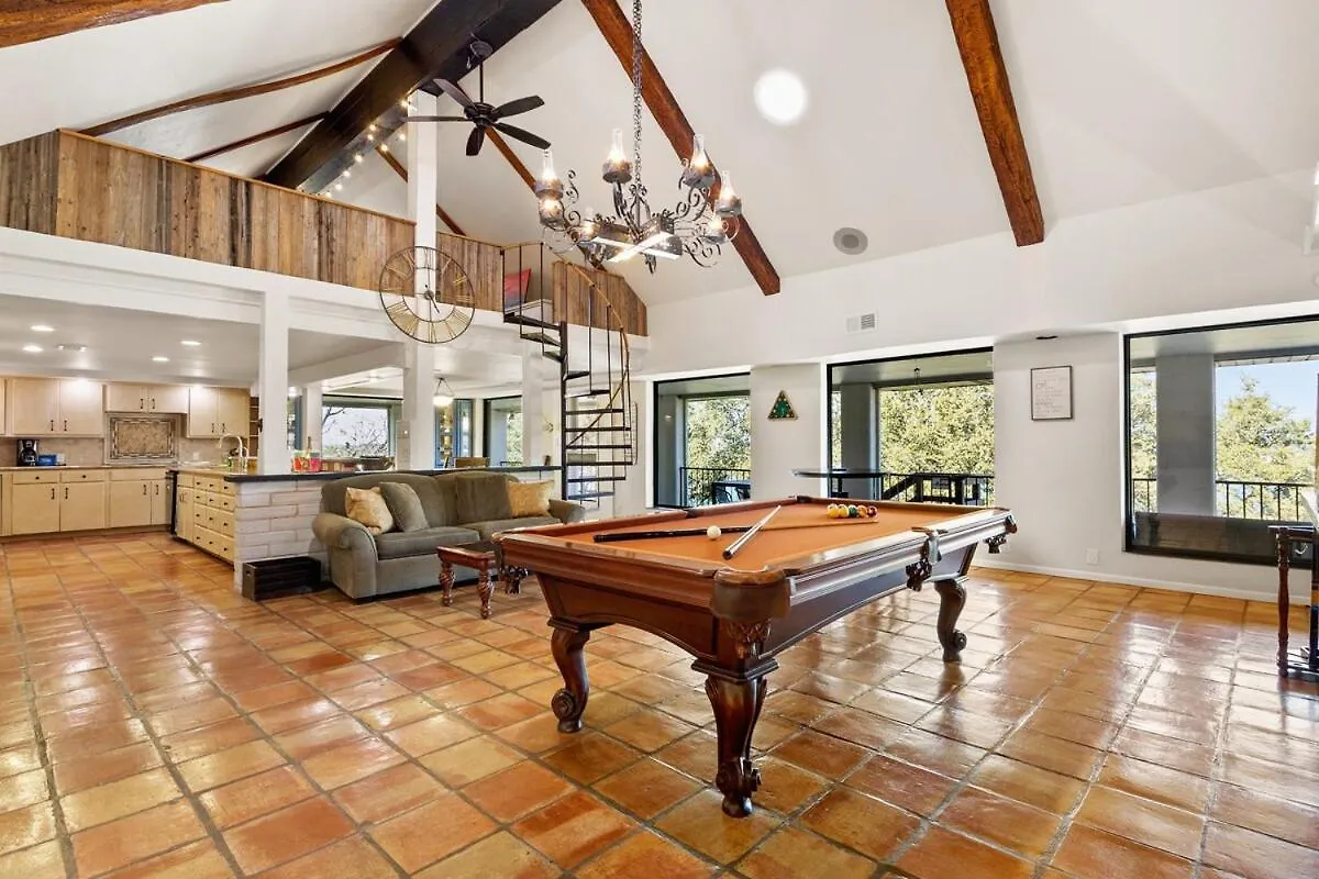 Serenity Point On Canyon Lake-lakefront-pool-fire Pit-pool Table Holiday home *