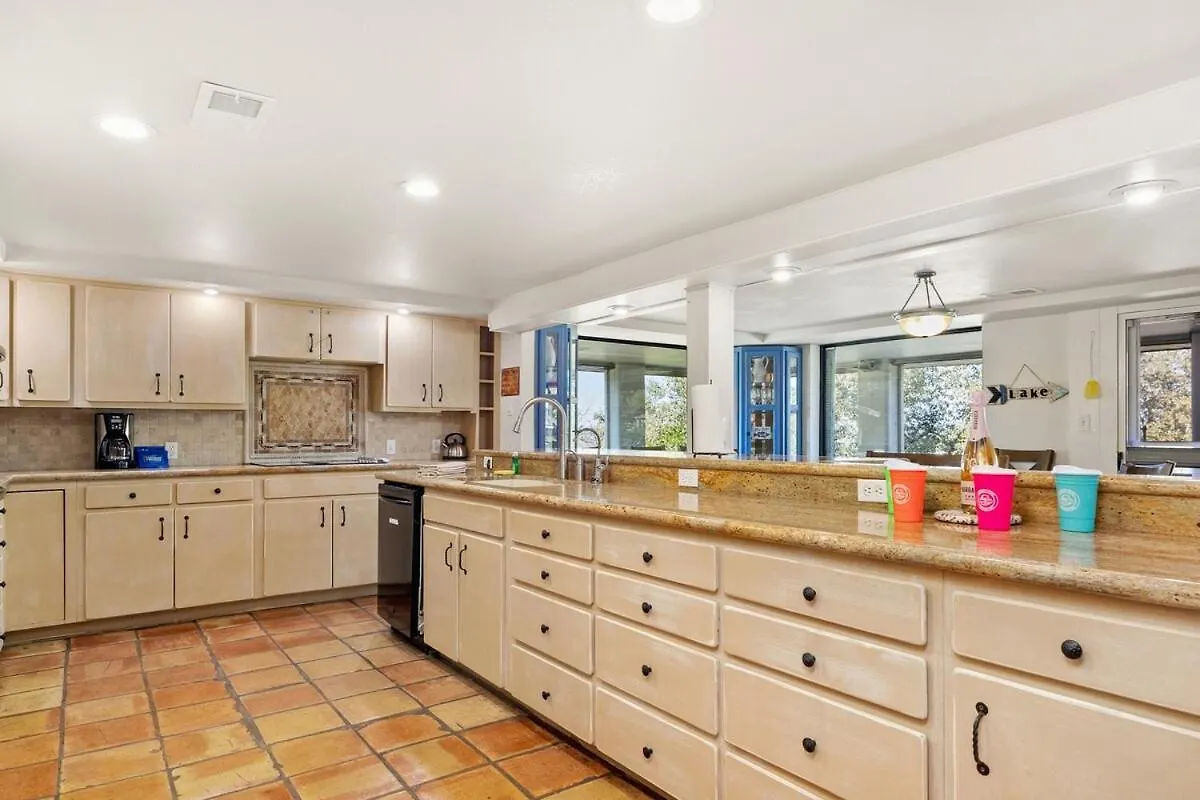 Serenity Point On Canyon Lake-lakefront-pool-fire Pit-pool Table Holiday home Canyon Lake