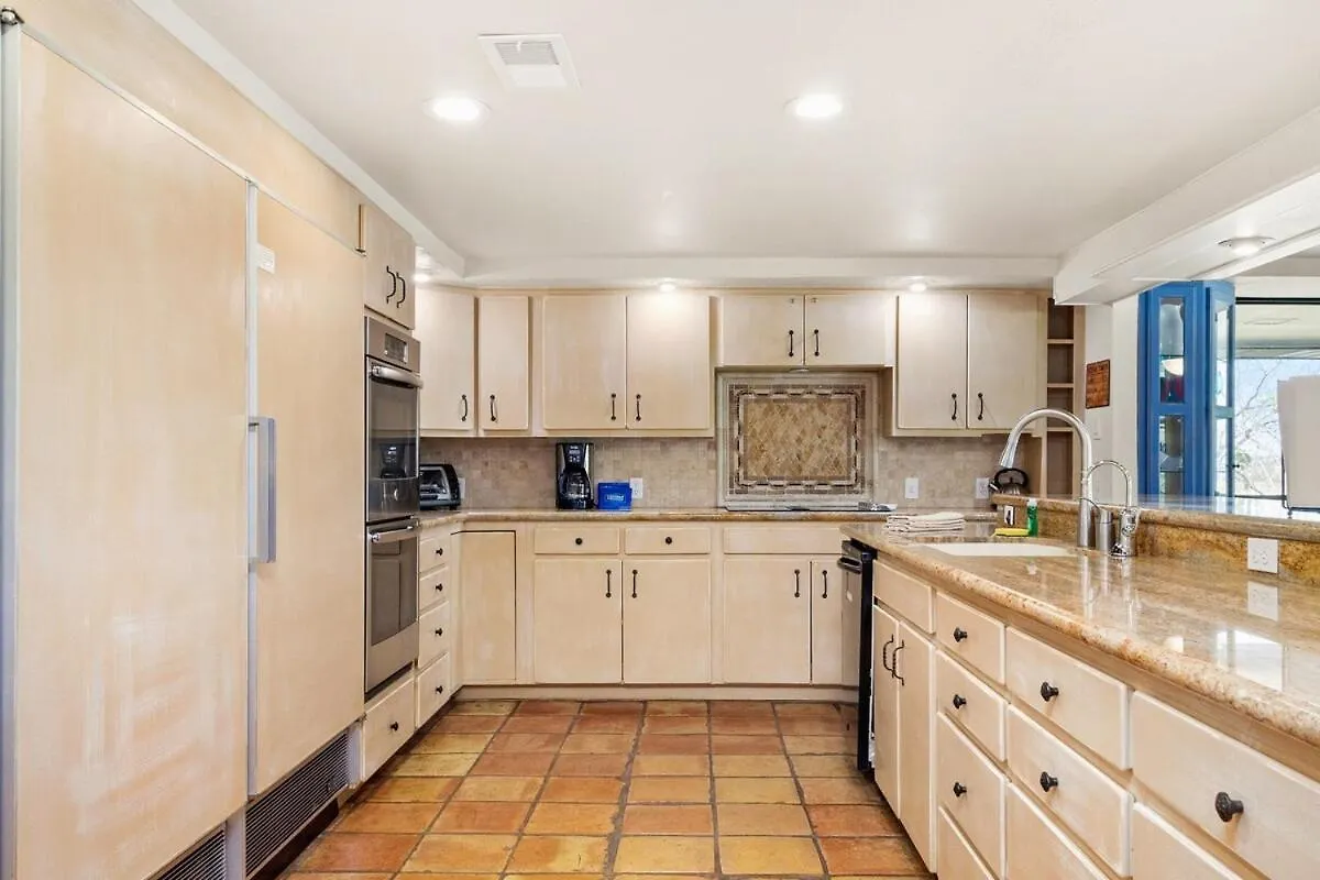 Serenity Point On Canyon Lake-lakefront-pool-fire Pit-pool Table Holiday home