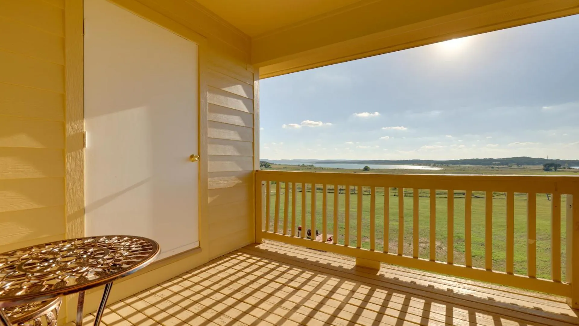 Canyon Townhome With Balcony, Deck And Yard! * Canyon Lake