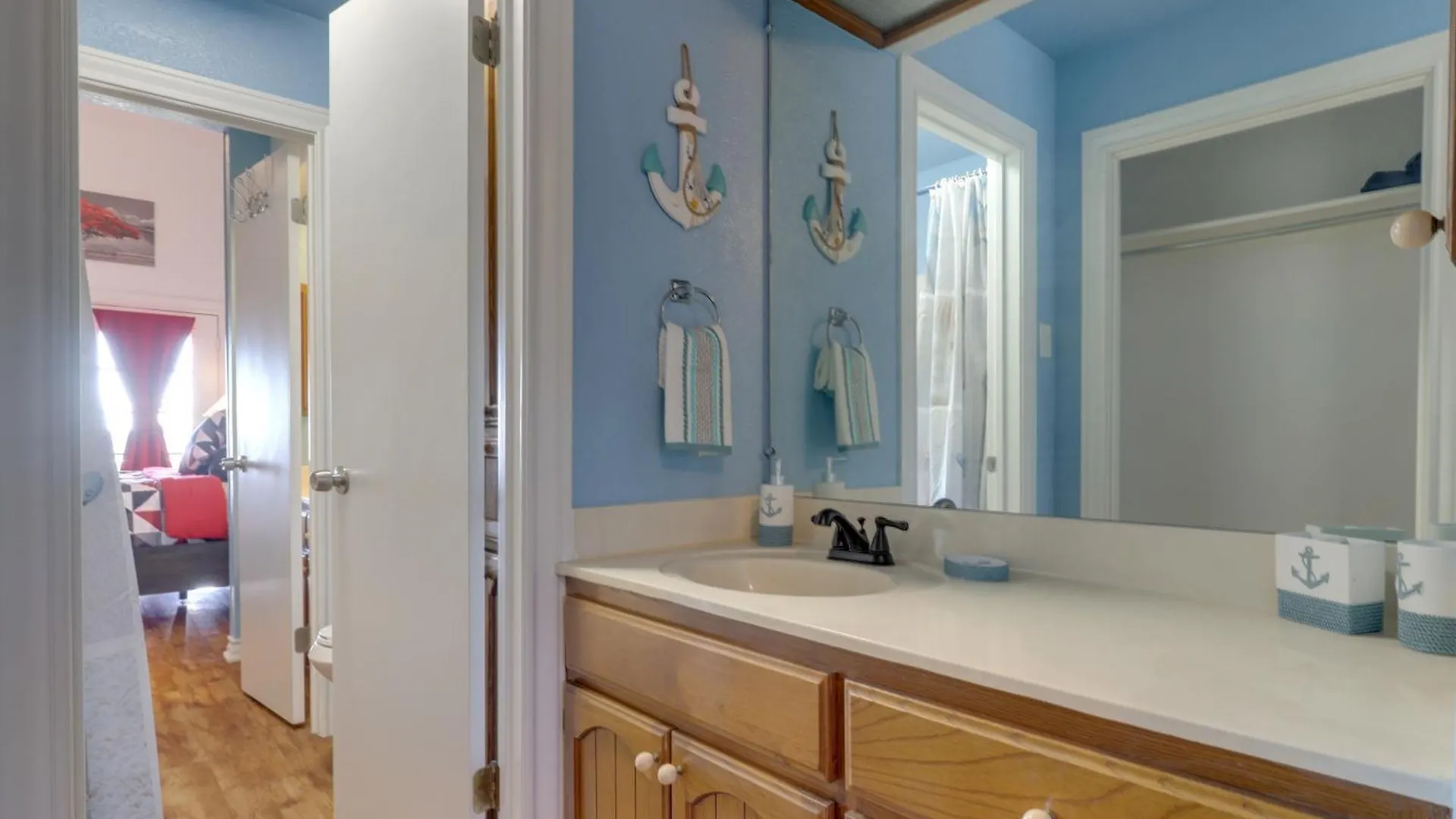 Canyon Townhome With Balcony, Deck And Yard! Canyon Lake