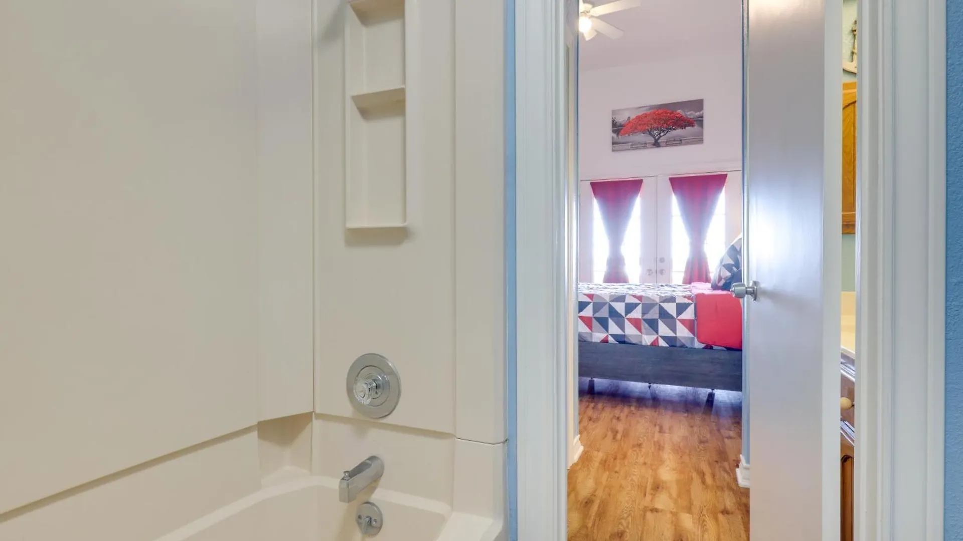 Canyon Townhome With Balcony, Deck And Yard! *