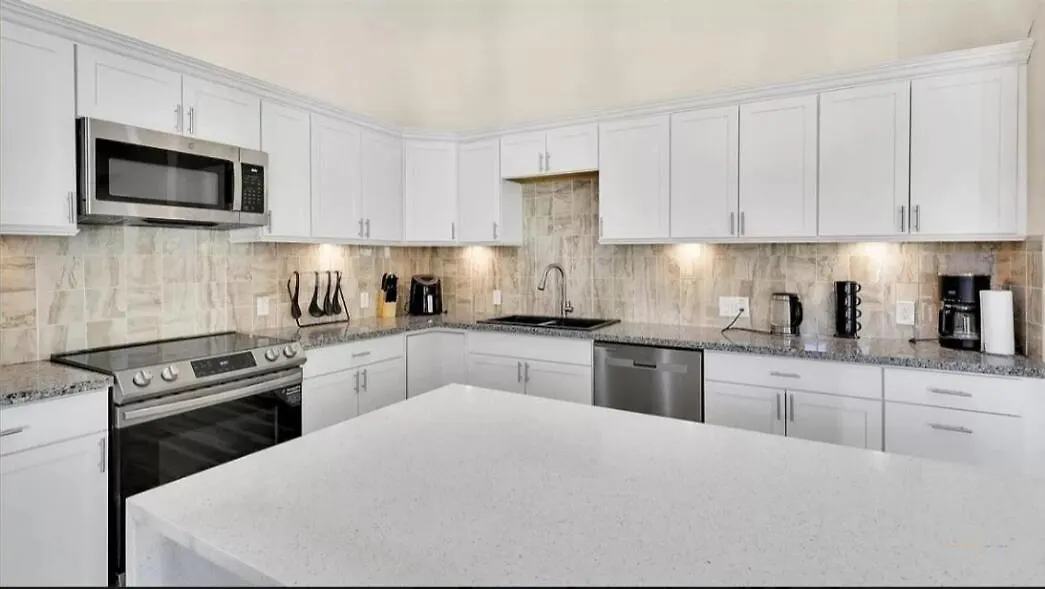 Cheerful Lakeside Retreat-just Minutes To The Villa Canyon Lake