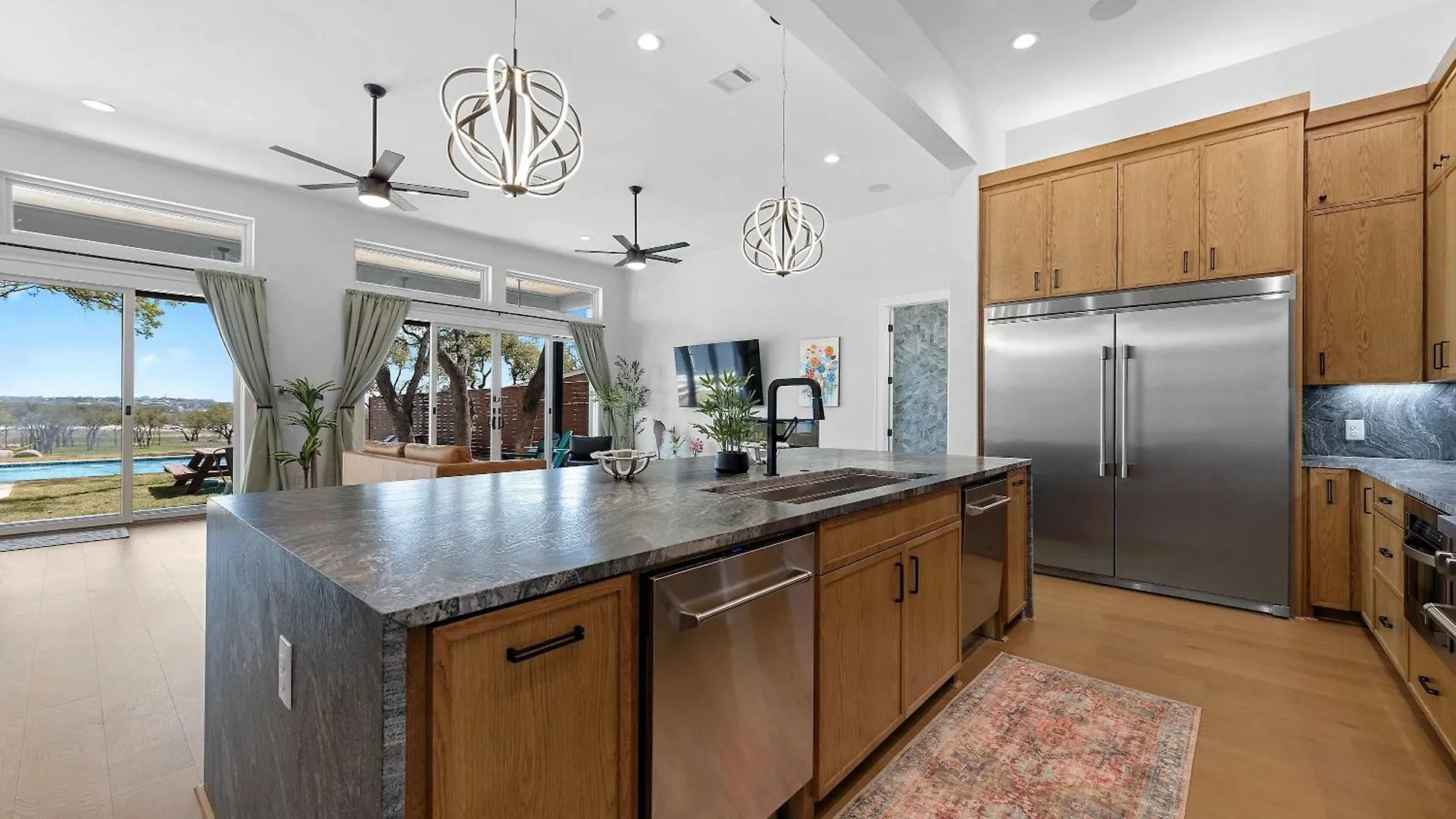 Lakeshore 1 - Private Pool & Close To