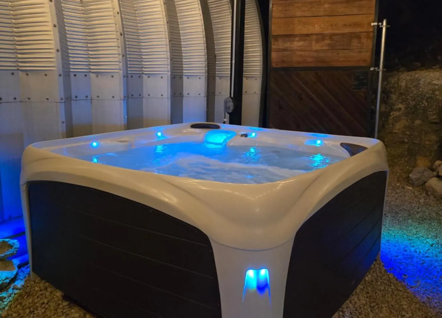 بيت للعطل Hill Country Hangar With Hottub, 7 Minutes From The River And