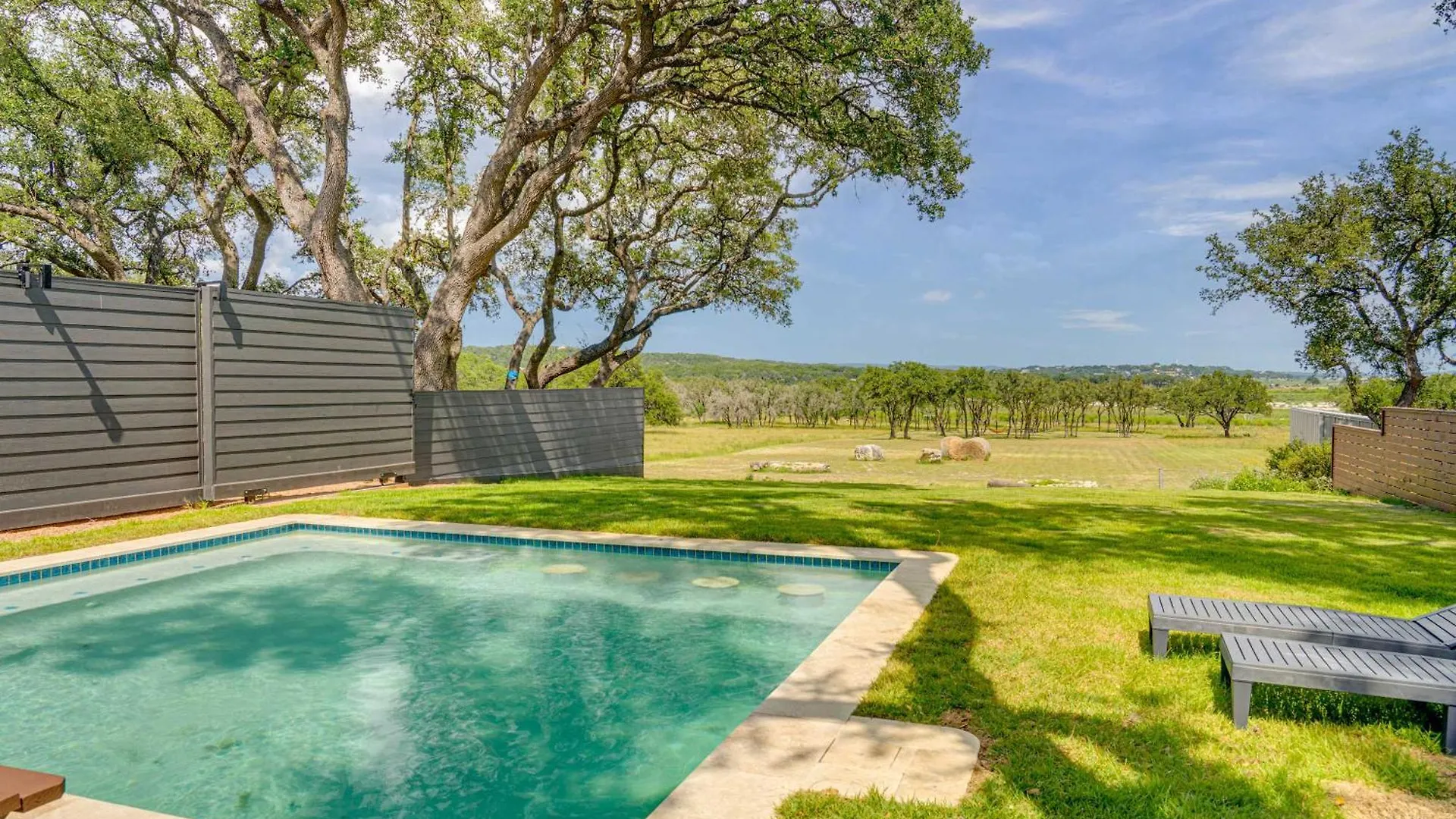 Lakeshore 1 - Private Pool & Close To
