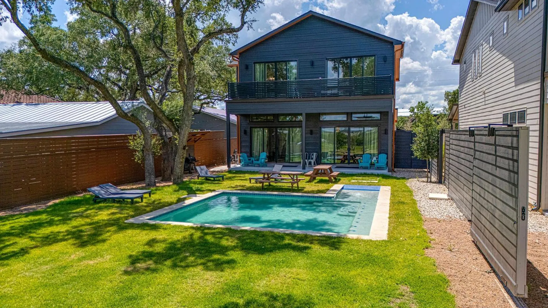 Дом отдыха Lakeshore 1 - Private Pool & Close To