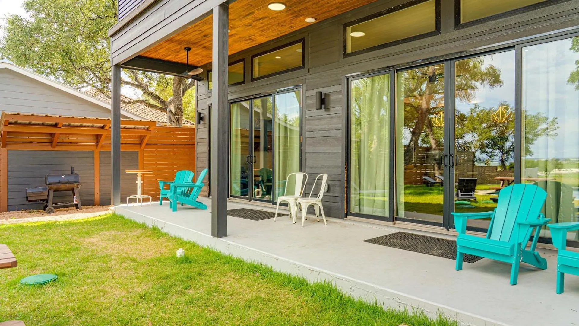 Lakeshore 1 - Private Pool & Close To
