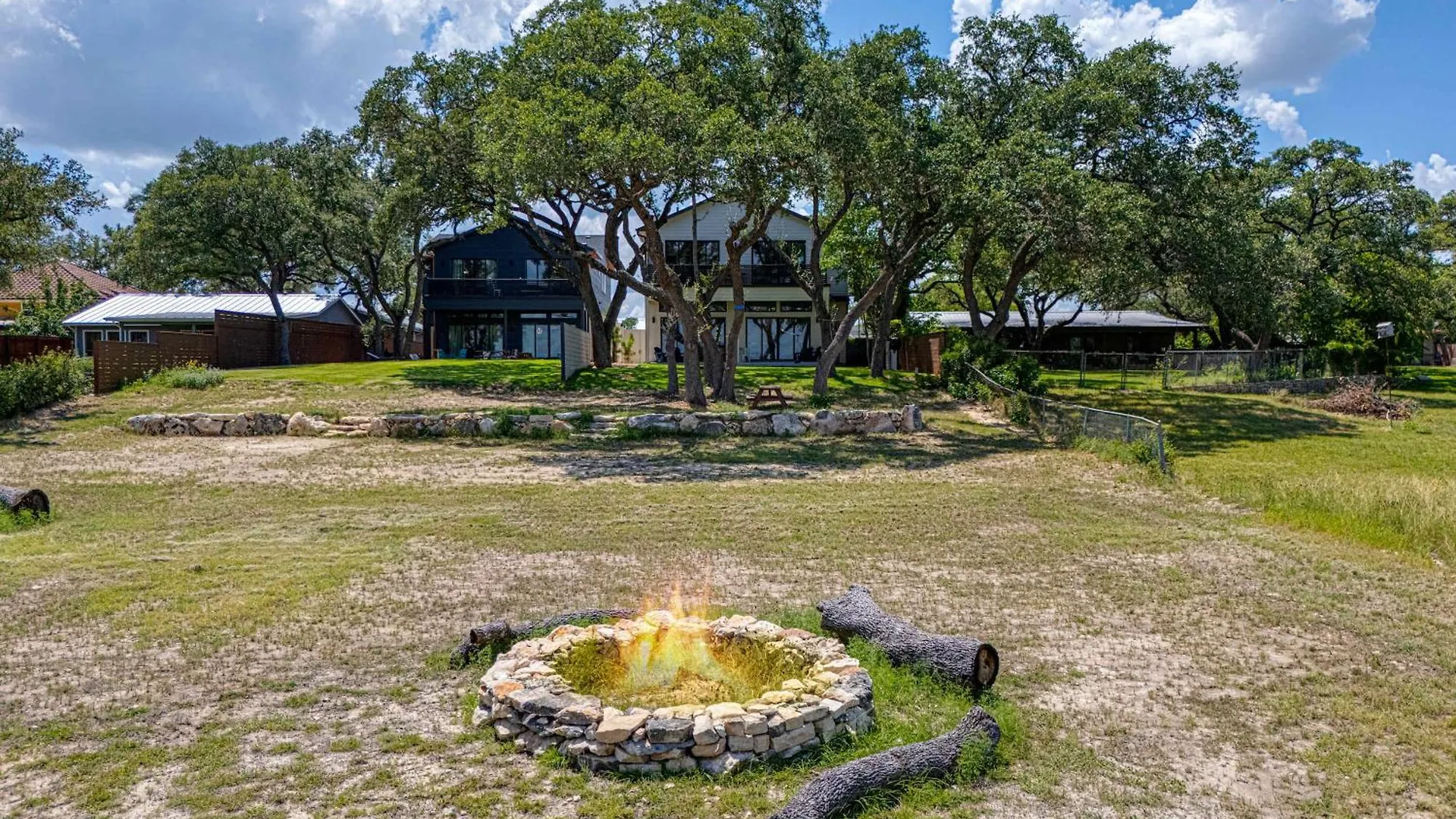 Lakeshore 1 - Private Pool & Close To