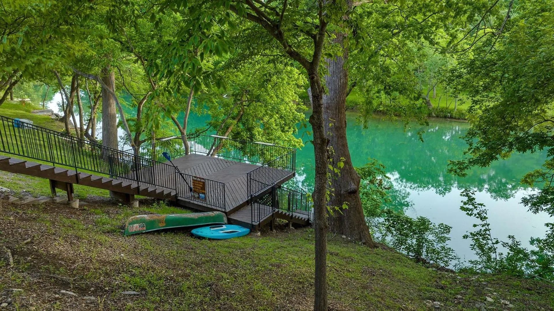 Prázdninový dům Luxury Riverfront With Firepit & Gameroom! Canyon Lake