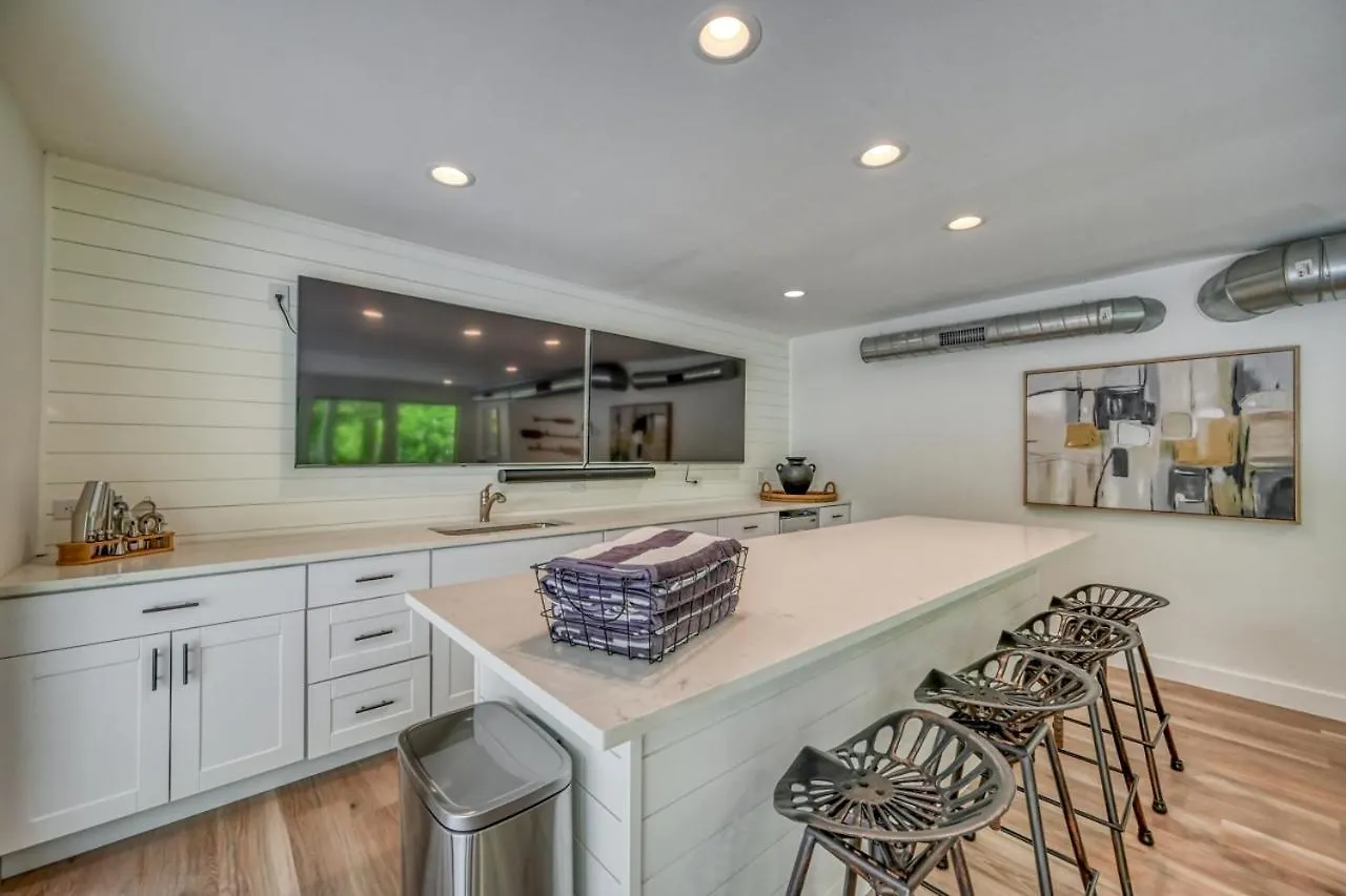 Luxury Riverfront With Firepit & Gameroom! Canyon Lake