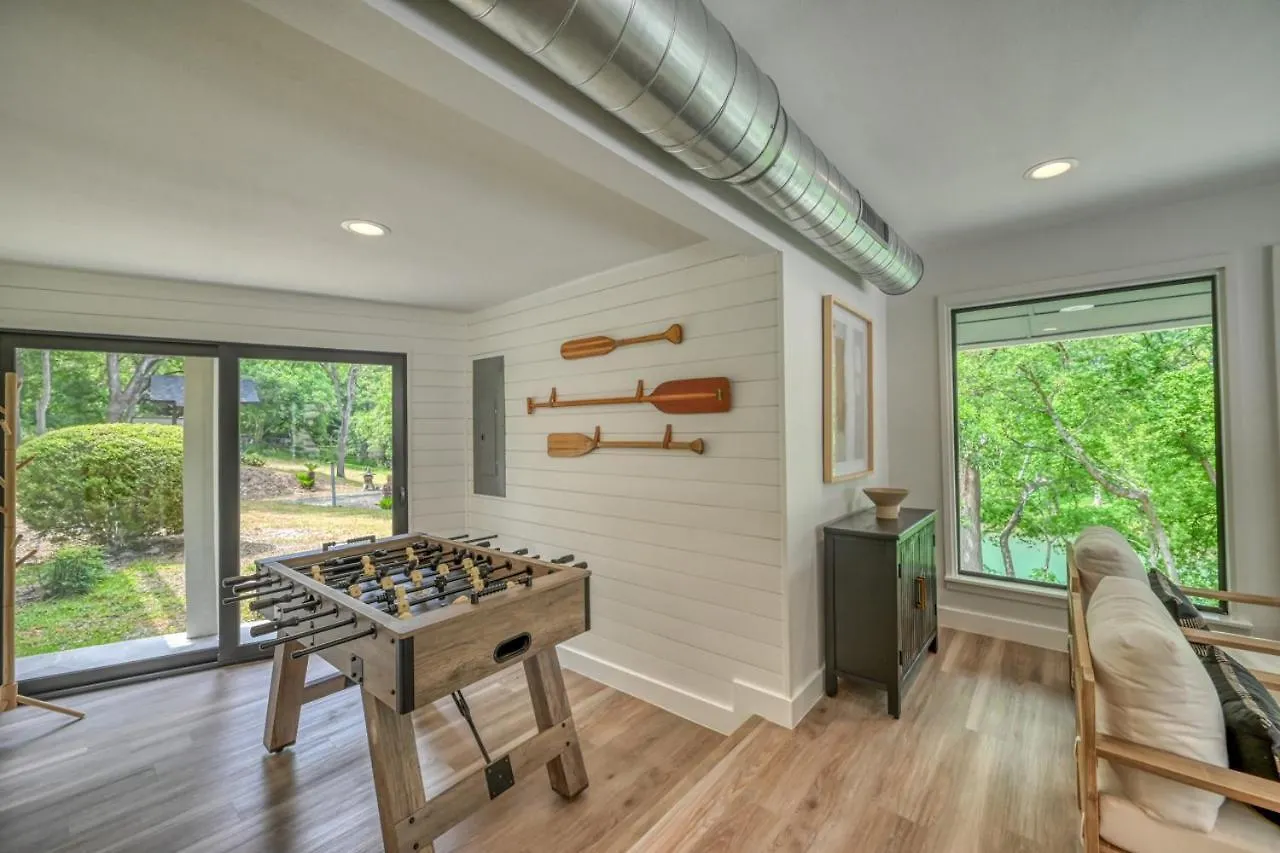 Luxury Riverfront With Firepit & Gameroom! Canyon Lake