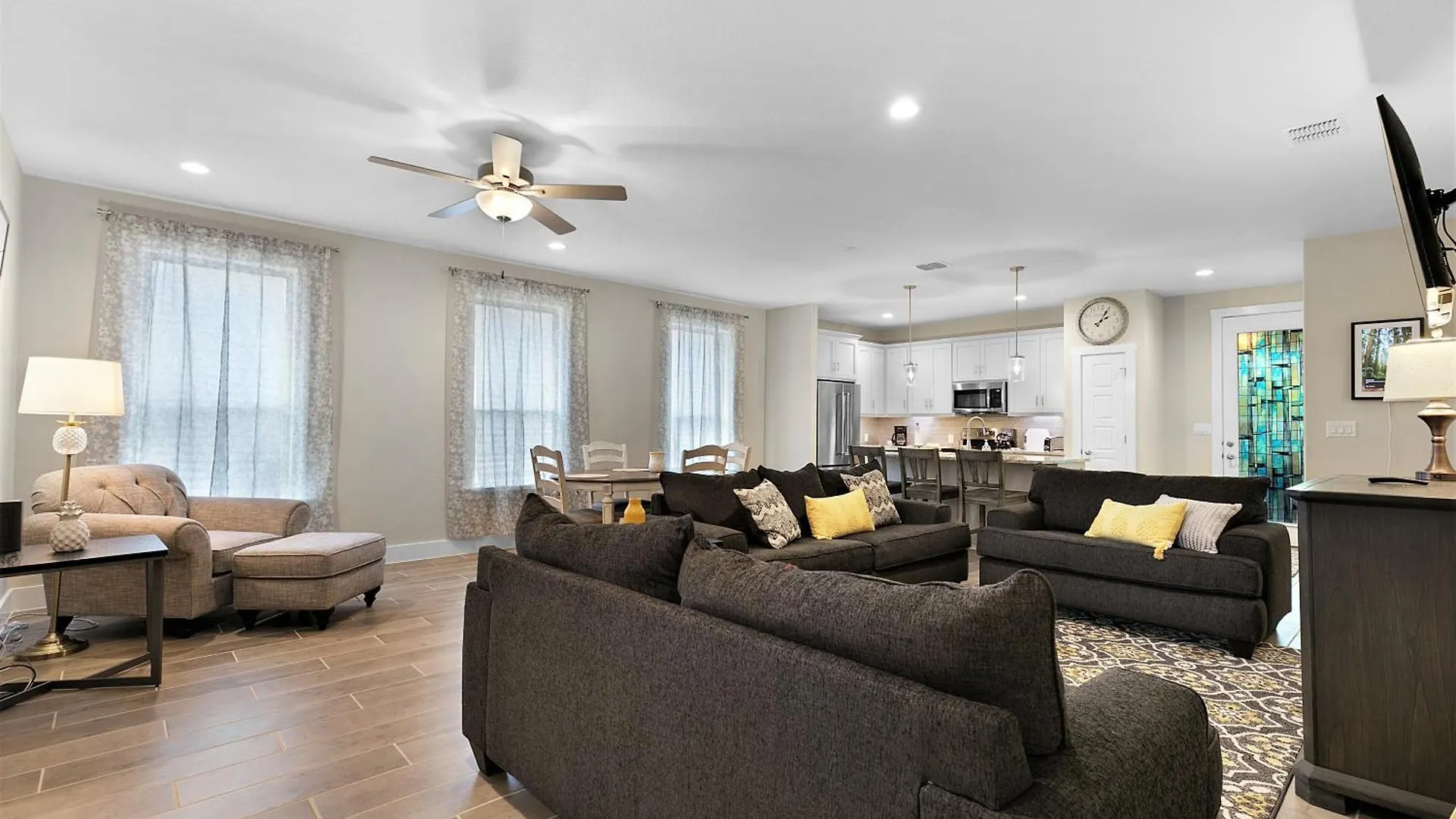 Pristine 3-bedroom Near Canyon Lake!