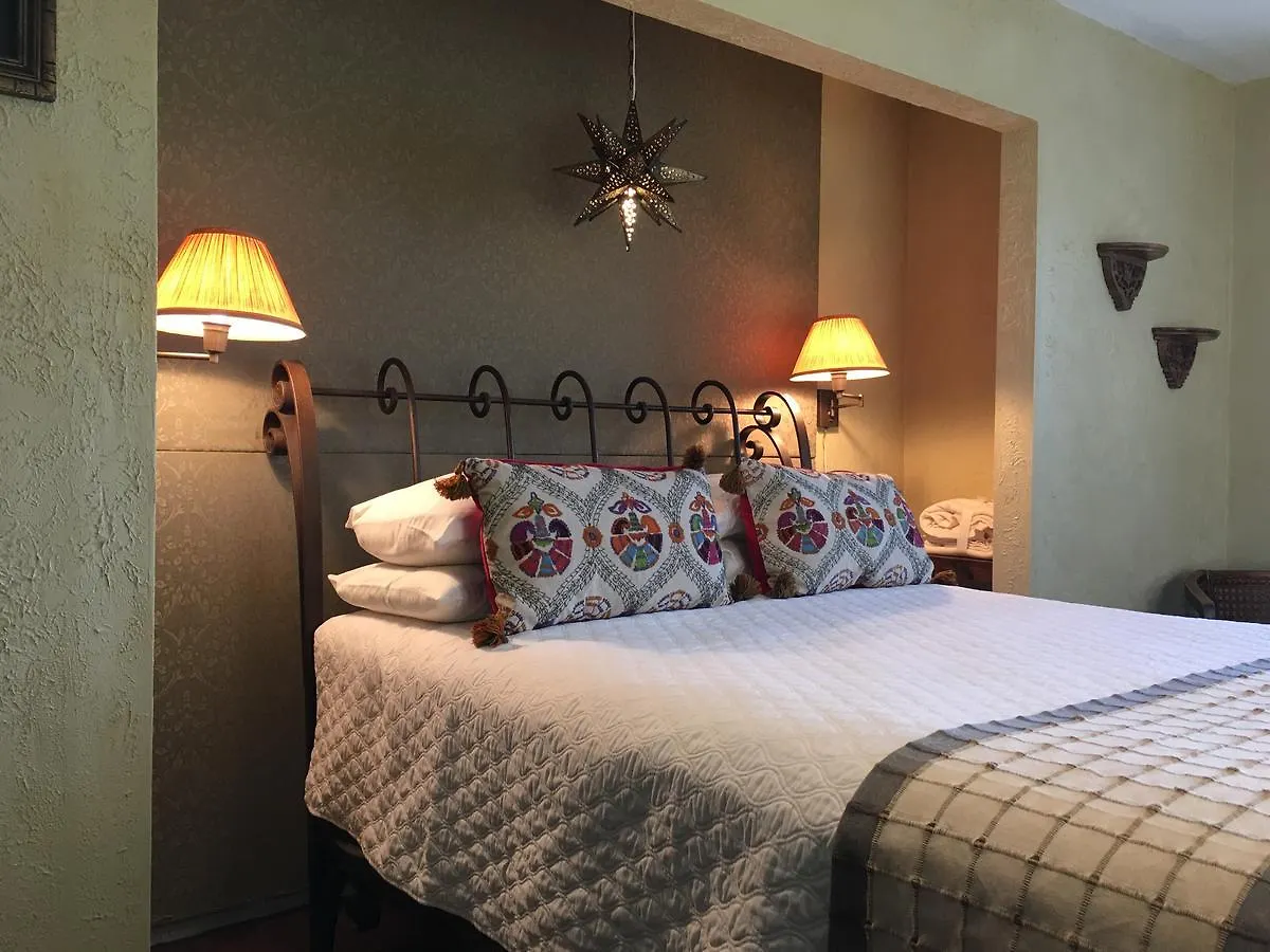 Couette-café Lakehouse 3*
