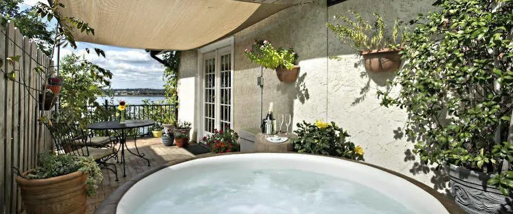 Couette-café Lakehouse 3*