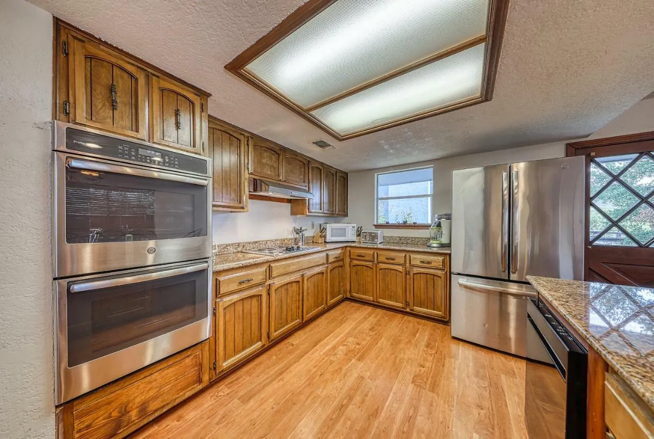 Riverside Manor * Canyon Lake