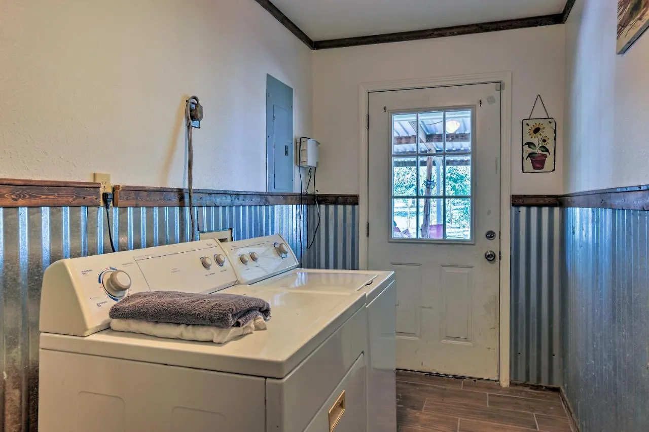 Charming Retreat With Patio And Boat Parking! 別荘 *