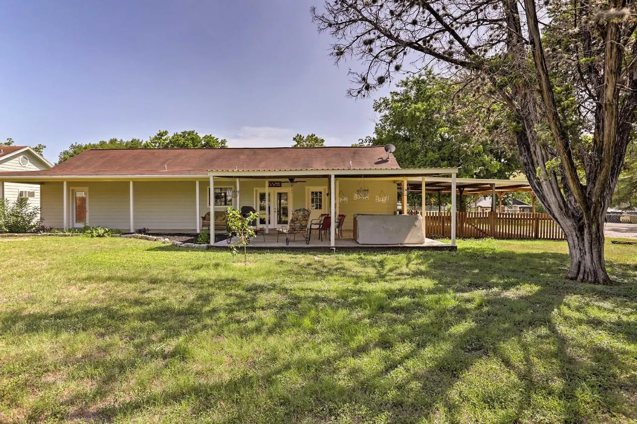 別荘 Charming Retreat With Patio And Boat Parking! *