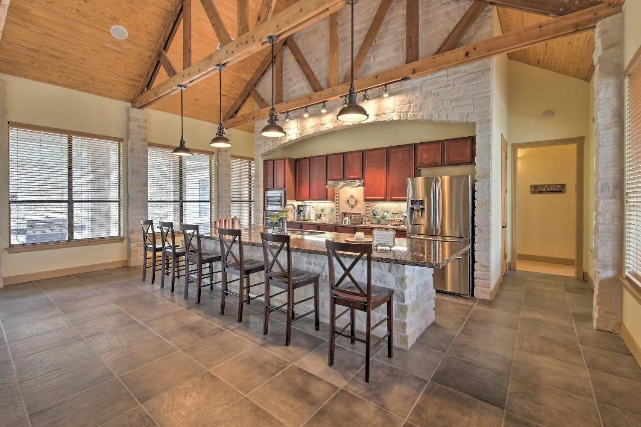 Casa vacanze Lakeview Escape With Hot Tub, 1 Mi To Canyon Canyon Lake